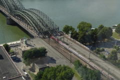 Blick vom LVR-Turm auf  die Hohenzollernbrücke