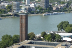 Blick vom LVR-Turm auf  den Messeturm