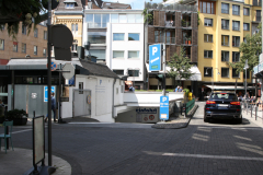 Parkhaus neben dem Millowitsch-Denkmal