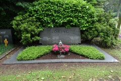 Grab von Hans 'Jean' Löring auf dem Südfriedhof